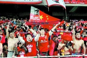 罗茜·汉丁顿-惠特莉、托妮·伽姆、卡拉·迪瓦伊等超模也惊艳亮相。